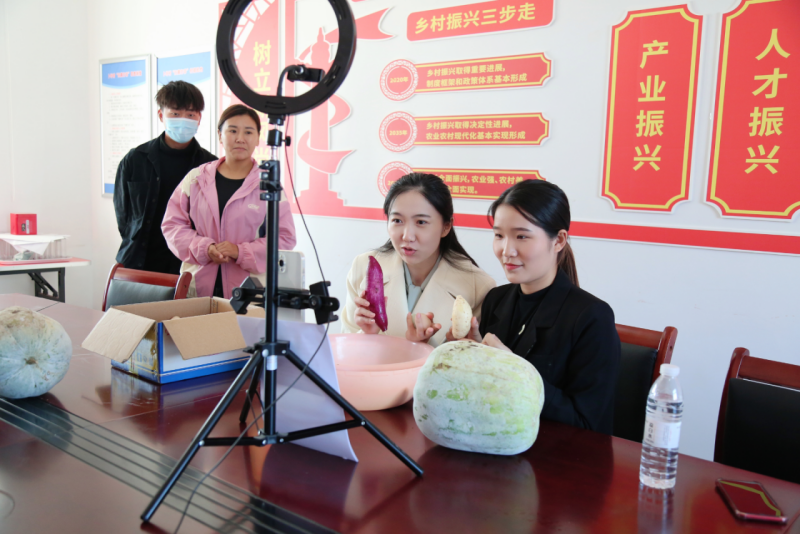 梁岔镇：激活乡贤力量  绘好振兴样本1.png
