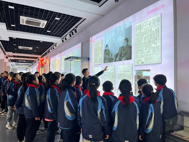 教育体育局：忆往昔峥嵘  续时代华章.jpg