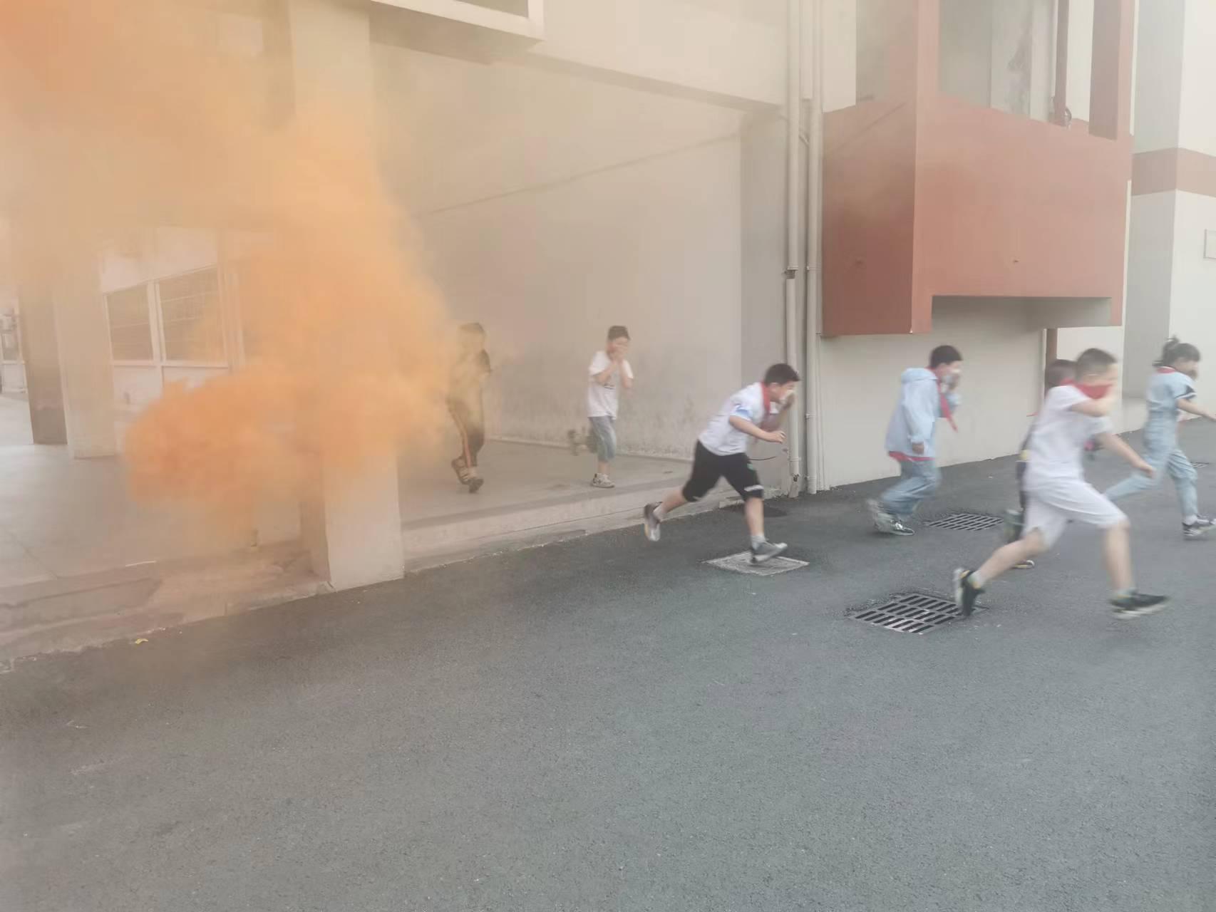 高沟镇：高沟镇中心小学开展消防安全演练活动.jpg