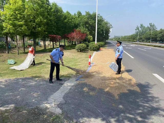 交通局：全力保通保畅 护航“三夏”生产.jpg