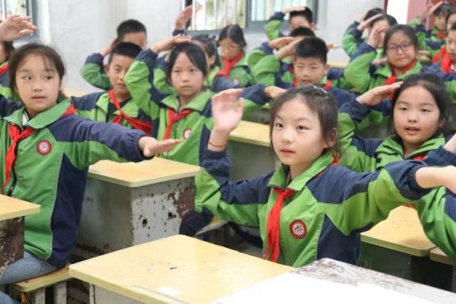 教育体育局：舞少年风采，展健康身姿.jpg