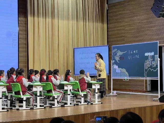 教育体育局：“爱在乡村教育”名师送教活动走进涟水县红日小学.jpg