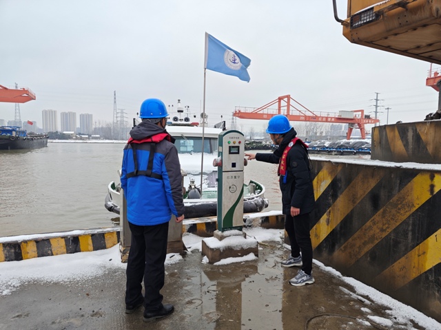 交通局：涟水港航积极应对新一轮雨雪严寒恶劣天气.jpg