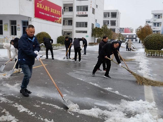 教育体育局：冬训进行时 破冰在行动3.jpg