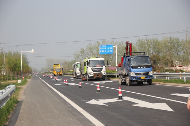 交通局：改善出行环境 提升道路“颜值”4.jpg