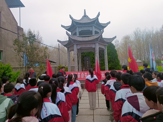 五港镇：缅怀革命先烈   牢记光荣使命.jpg