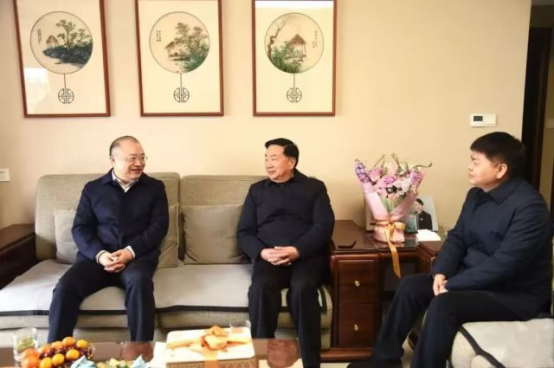 县领导看望慰问部分退休老干部