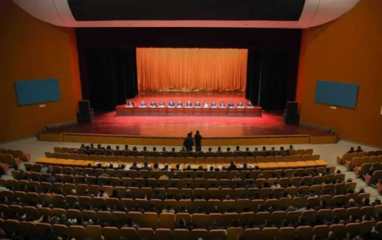 全县高质量跨越发展暨优化营商环境大会...