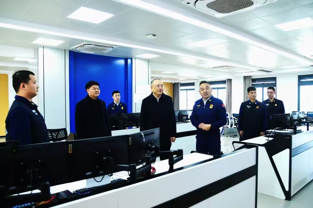 洪然朱永兴调研节日期间企业运行和安全生产工作...